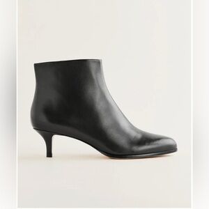 REFORMATION - Xyla Ankle boot - black leather. Small heel.